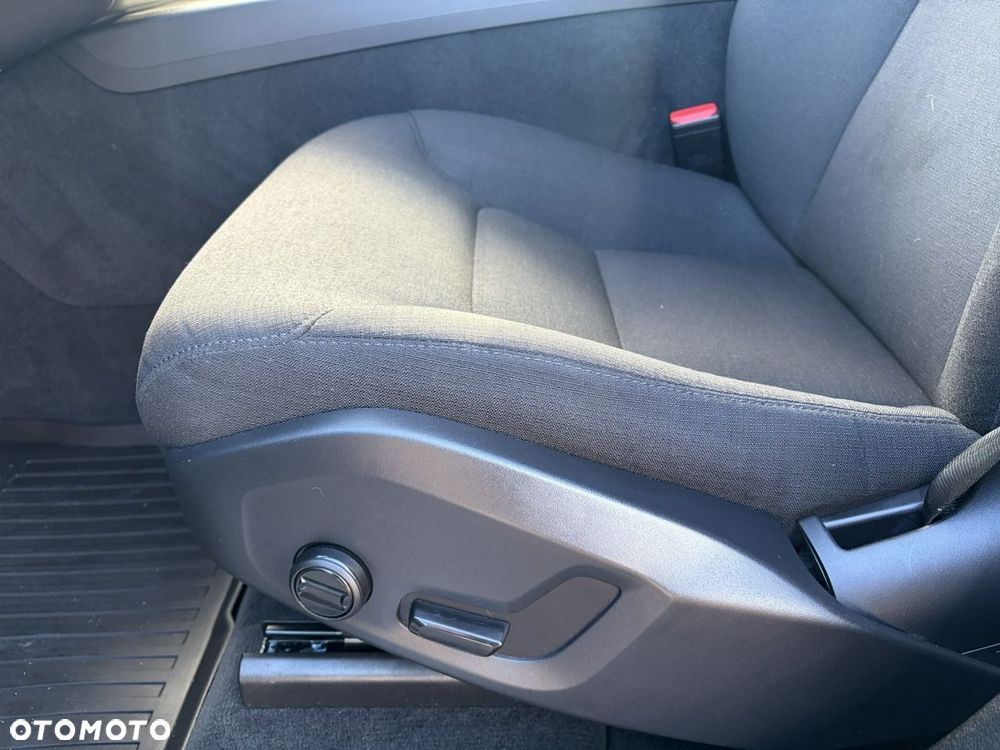 Volvo XC 60 B4 D AWD Momentum Pro - 11