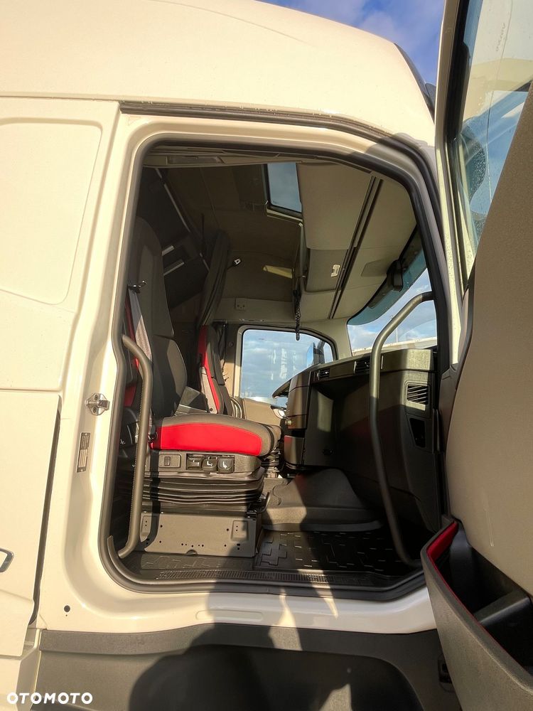 Volvo FH 460 Globetrotter z hydrauliką - 14