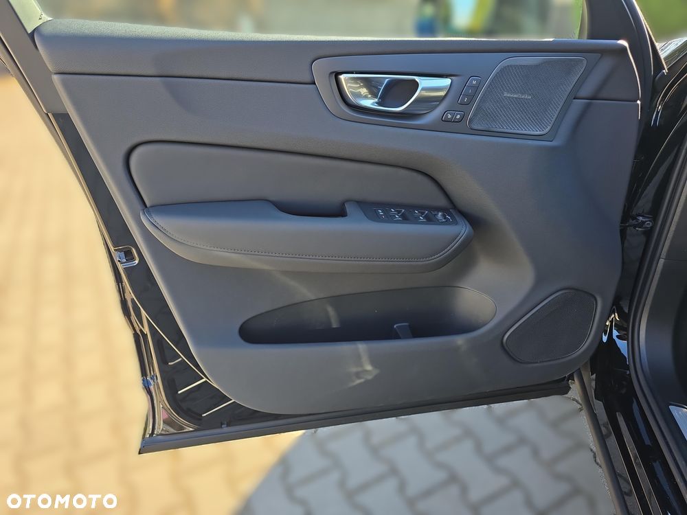 Volvo XC 60 B5 B AWD Ultra Dark - 12