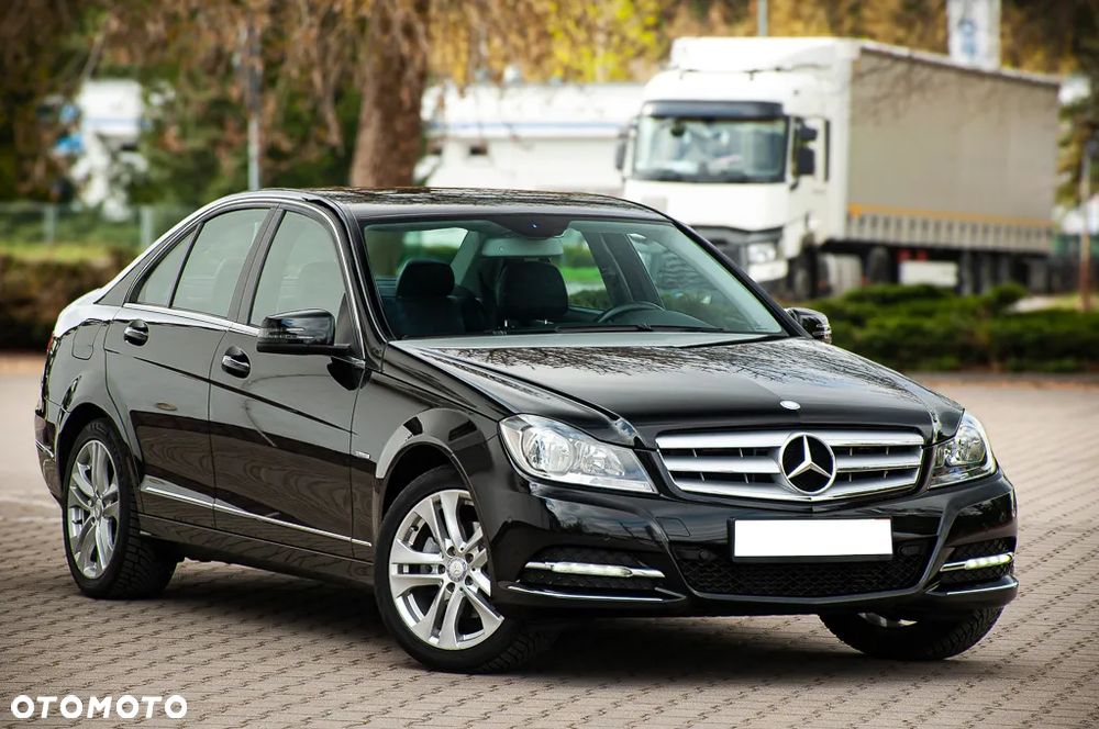 Mercedes-Benz Klasa C 180 BlueEFFICIENCY 7G-TRONIC Avantgarde - 2