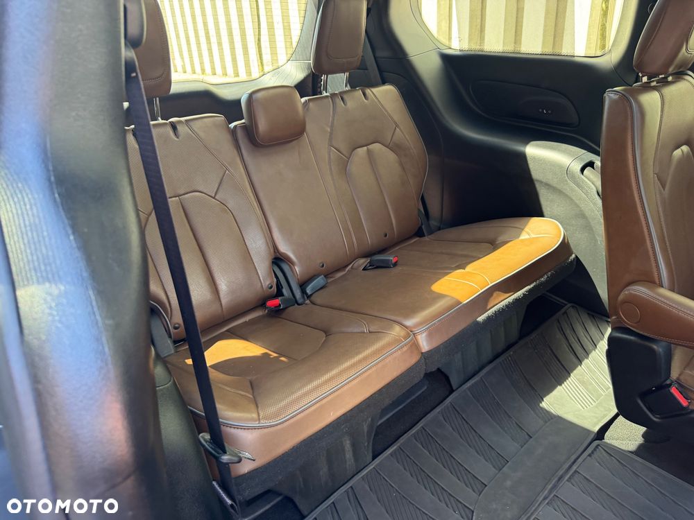 Chrysler Pacifica - 23