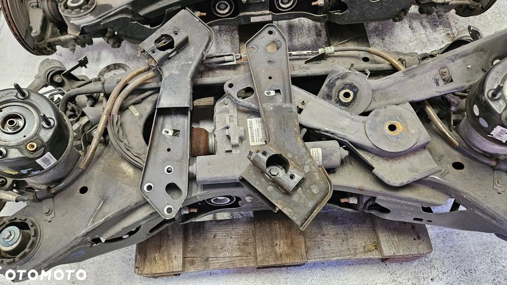 Jaguar XJ 351 3.0 SC 306PS 340 KM 5.0 508PN 385 KM Most tył Dyferencjał tylny Dyfer DX23-4A213-DA przełożenie 2.56 Most 9W83-4A213-AF przełożenie 3.31 Kompletne zawieszenie tylne Ława tył Sanki Dyfer Zwrotnica Most - 4