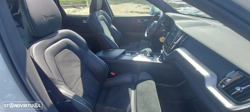 Volvo XC 60 2.0 T8 PHEV R-Design AWD - 15