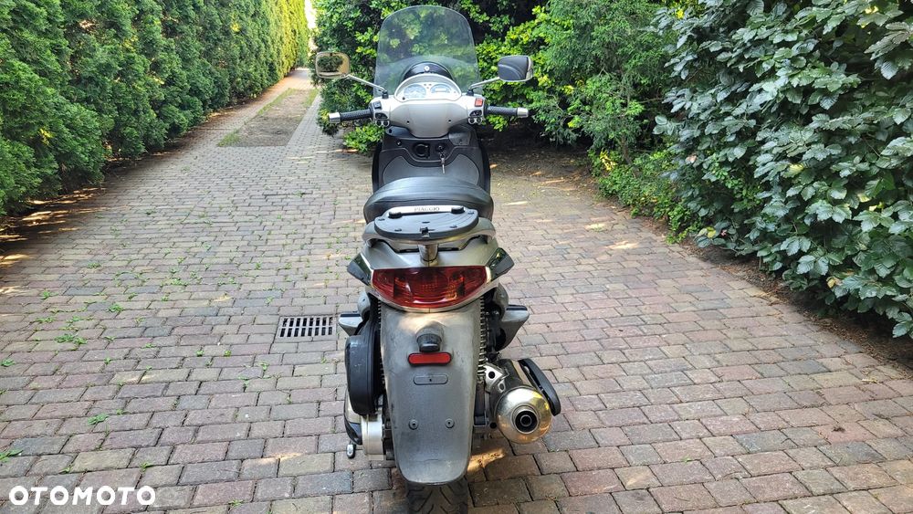 Piaggio Beverly - 10