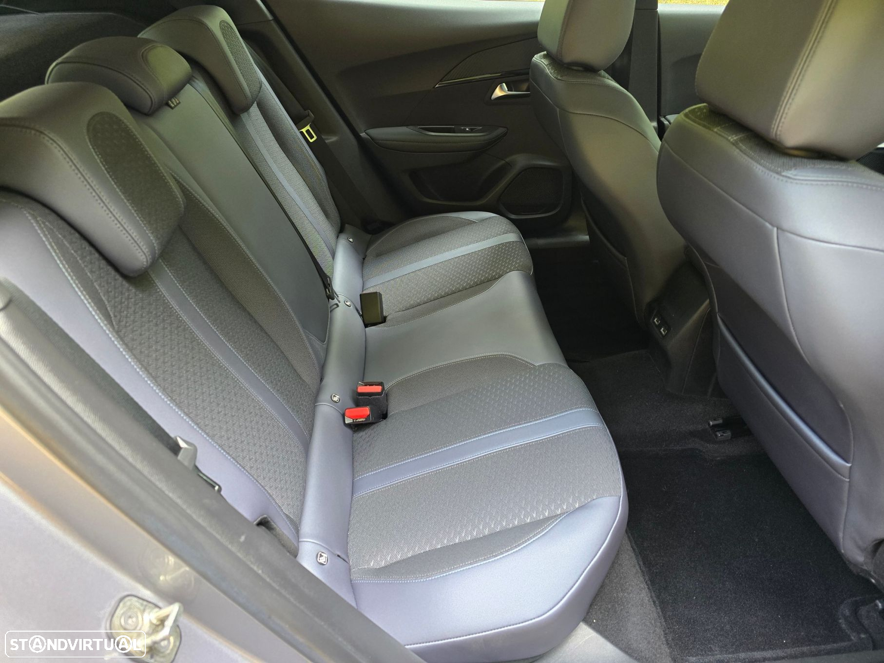 Peugeot 2008 1.2 PureTech Allure - 25