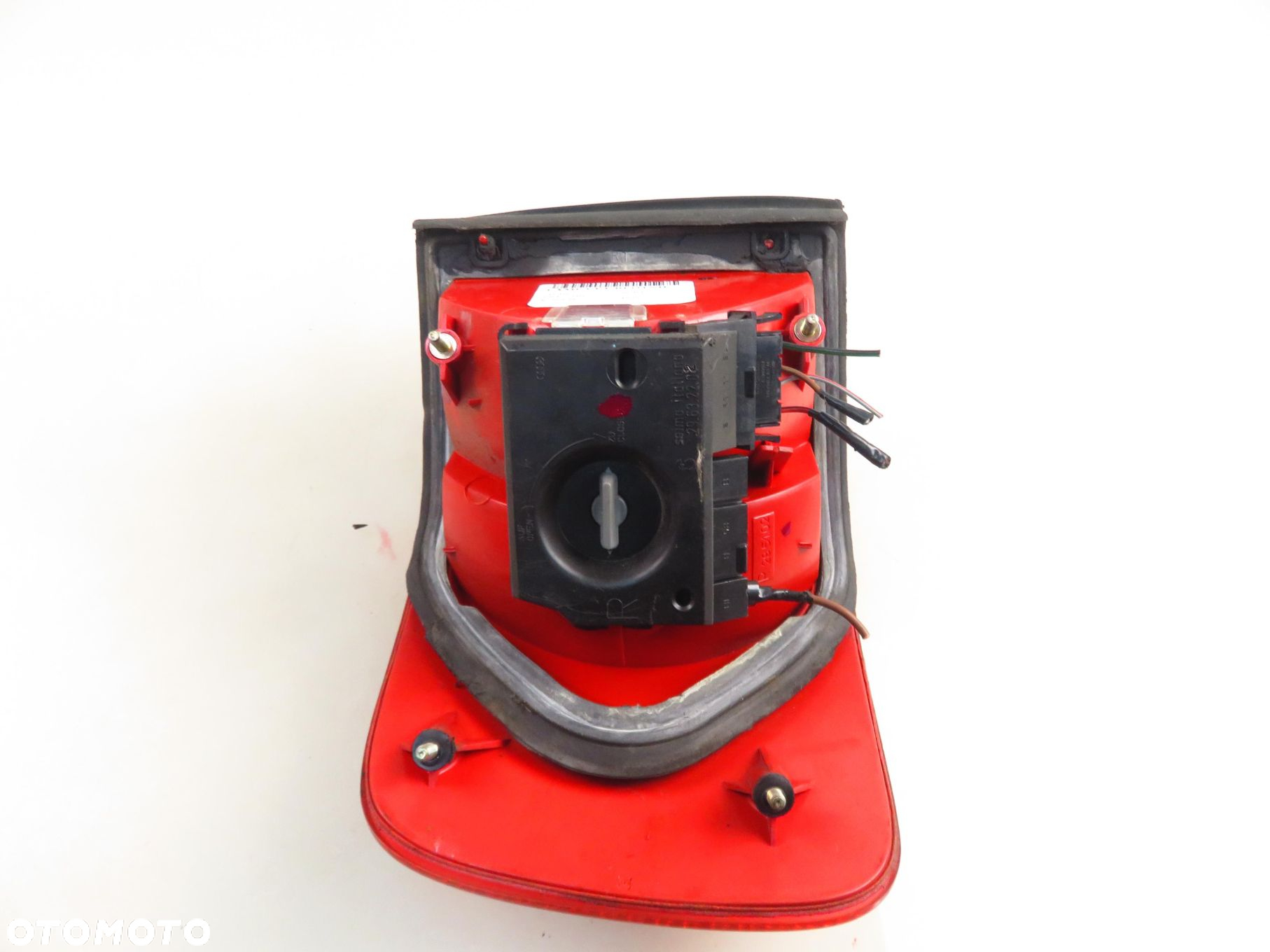 LAMPA PRAWA TYLNA AUDI 80 B4 8A0945096D - 6
