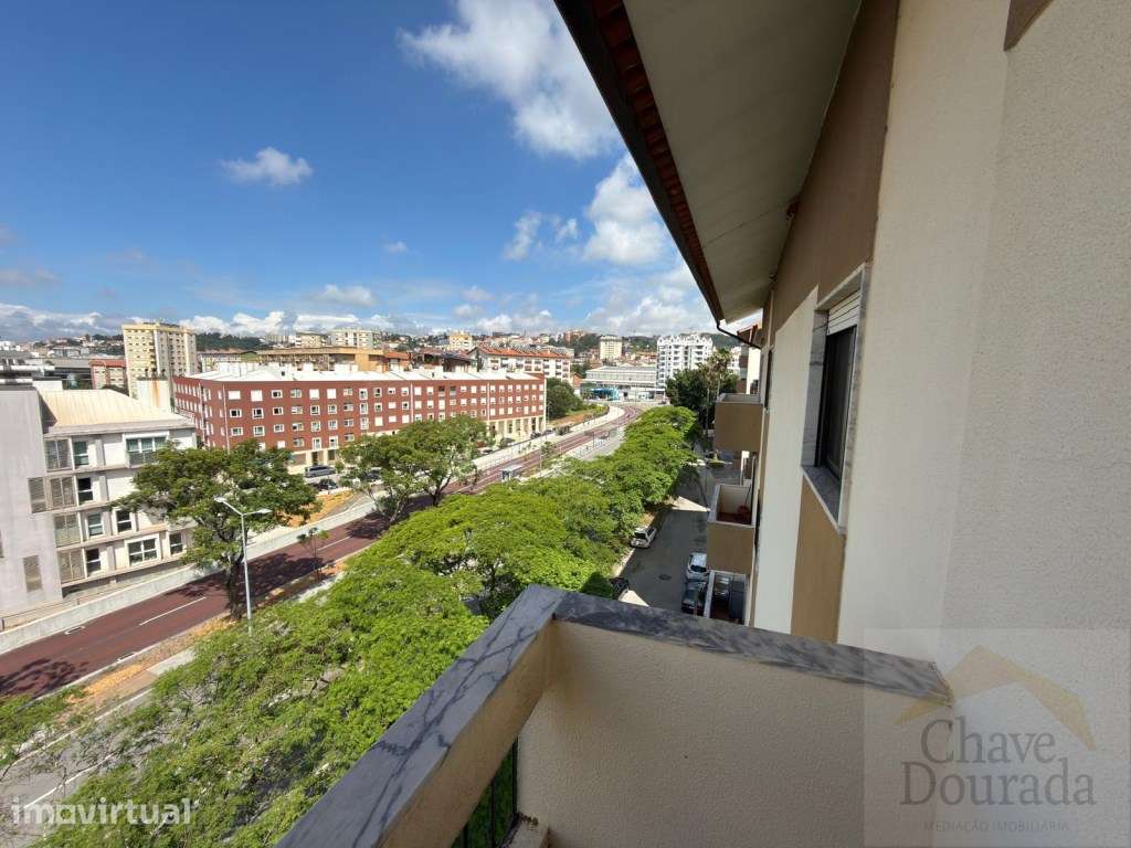 Fantástico apartamento T3 com sótão, na Av. Fernando Namora, com bo... - Grande imagem: 4/22
