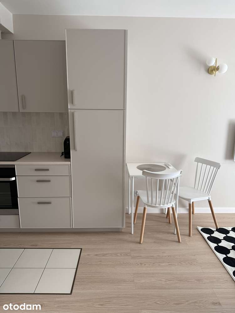 Komfortowe mieszkanie 2-pokojowe z balkonem i garażem – Wola Tower