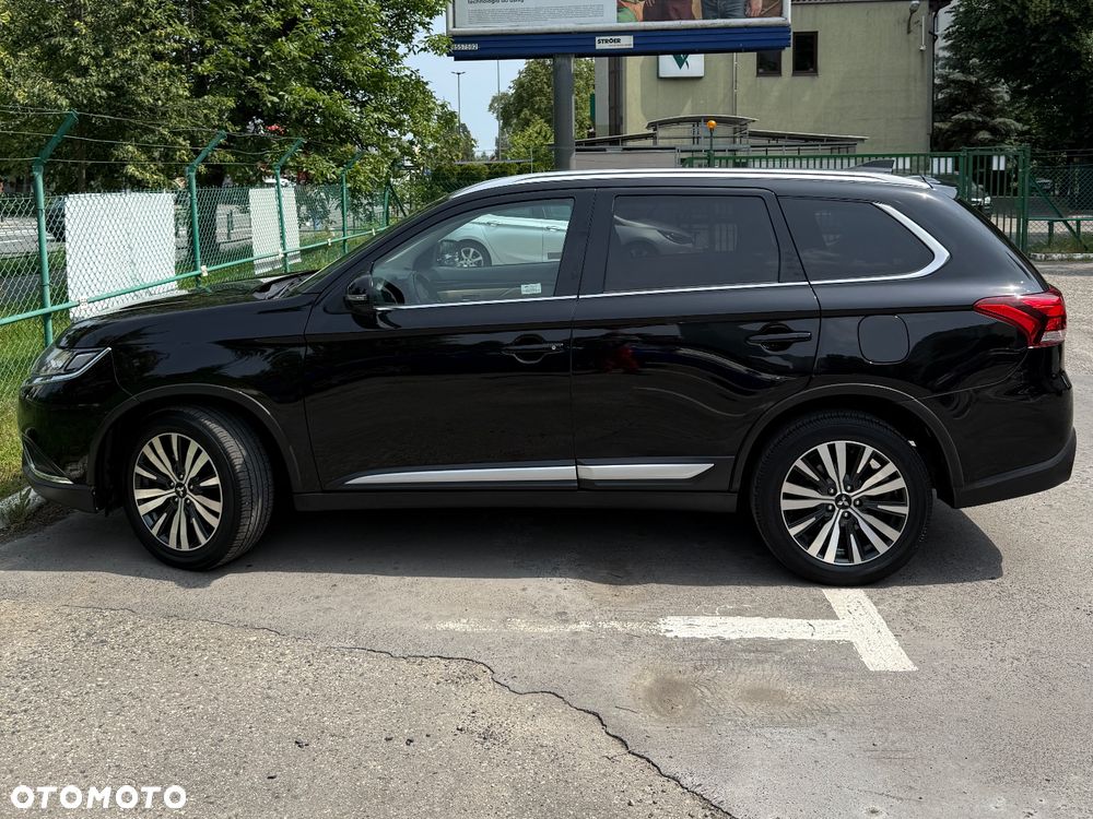 Mitsubishi Outlander - 2
