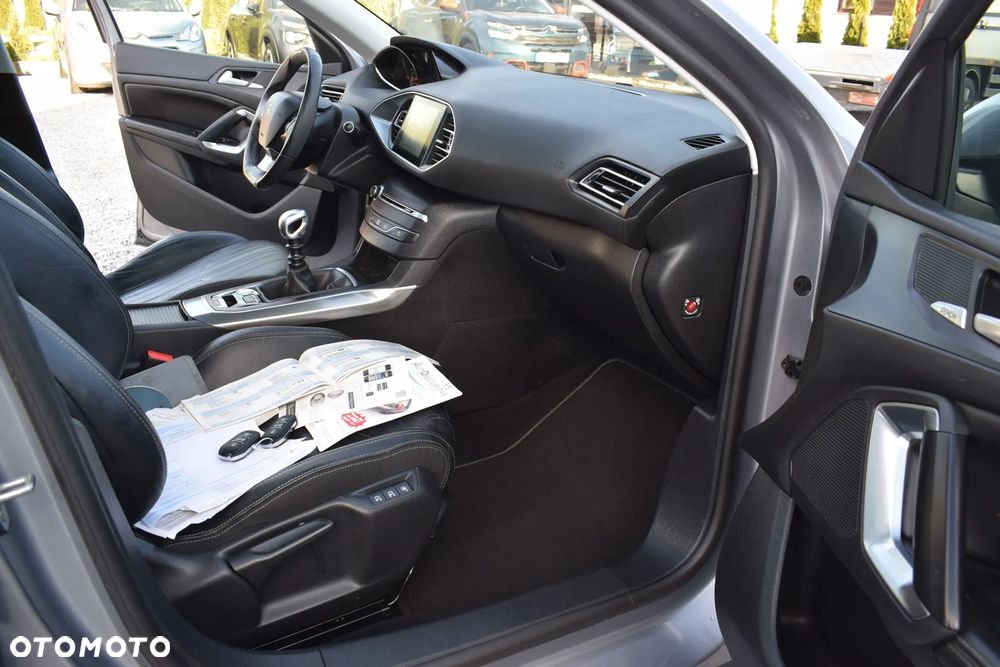 Peugeot 308 1.2 PureTech Allure S&S - 10