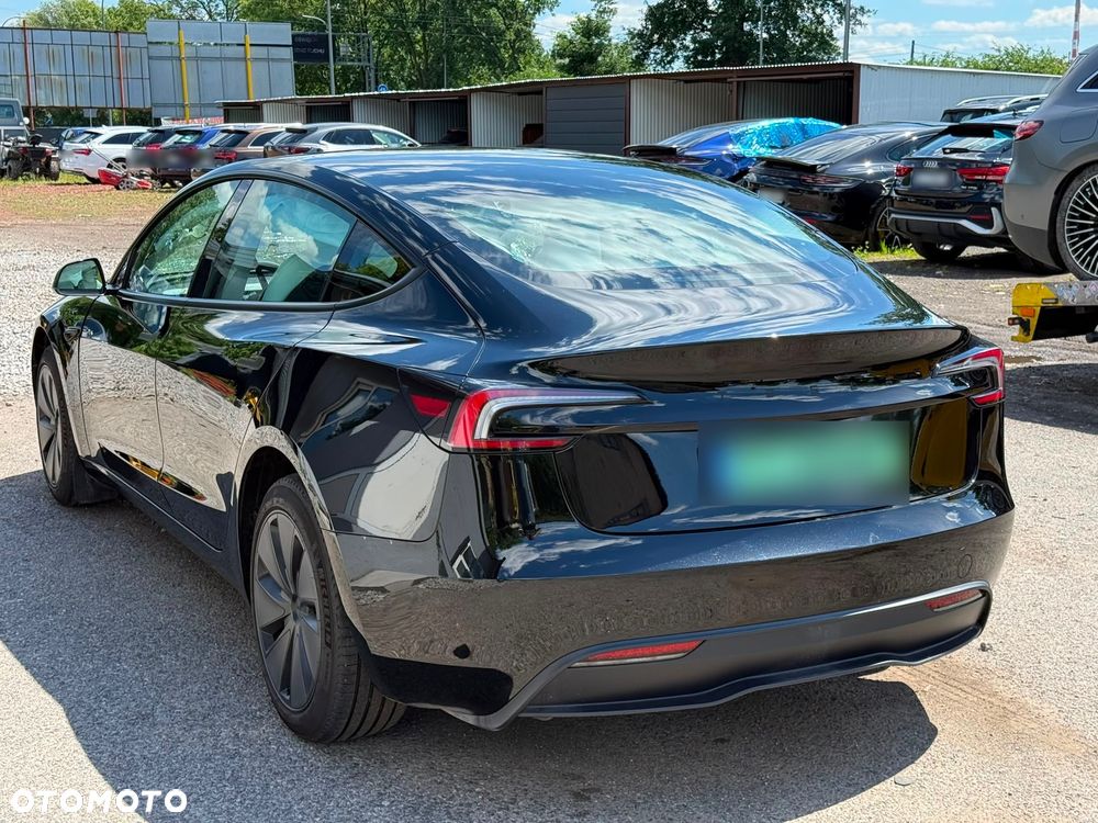 Tesla Model 3 - 12