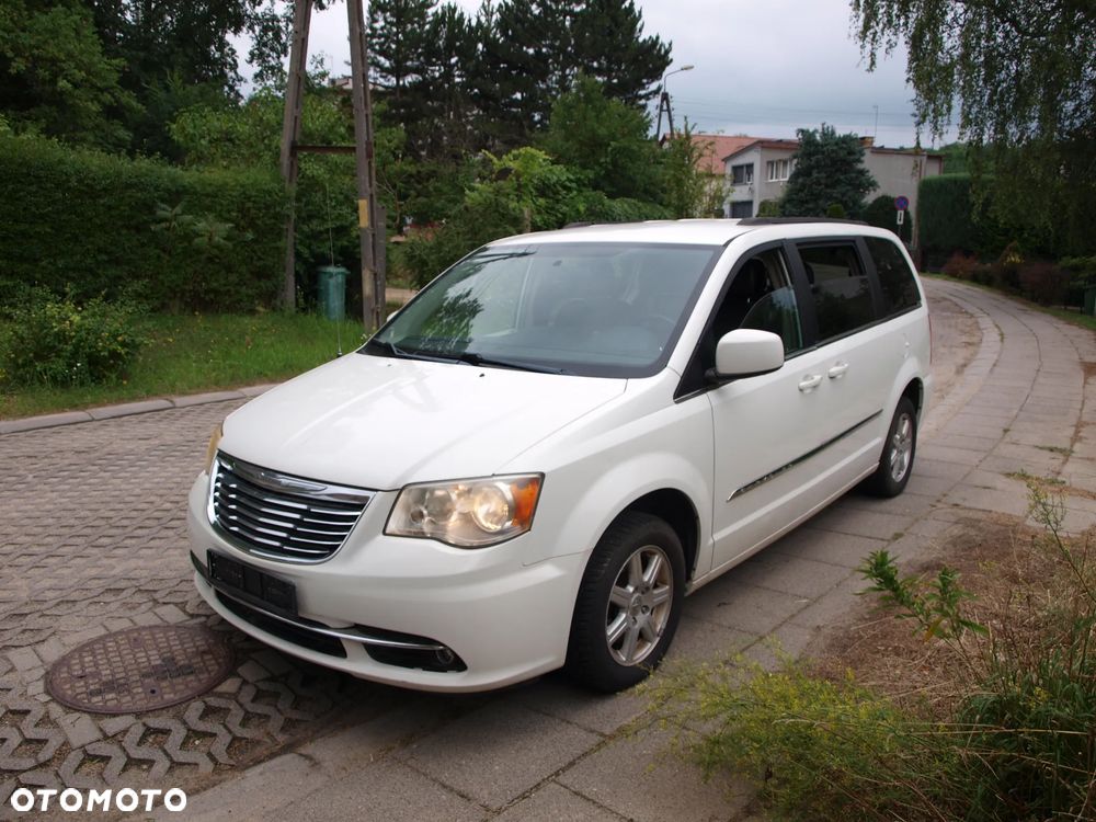 Chrysler Town & Country - 1