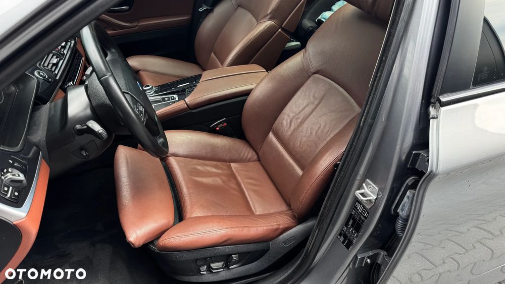 BMW Seria 5 525d Sport-Aut Luxury Line - 9