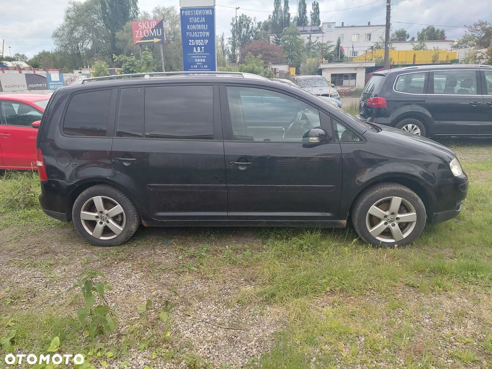 Volkswagen Touran 2.0 FSI Trendline - 4