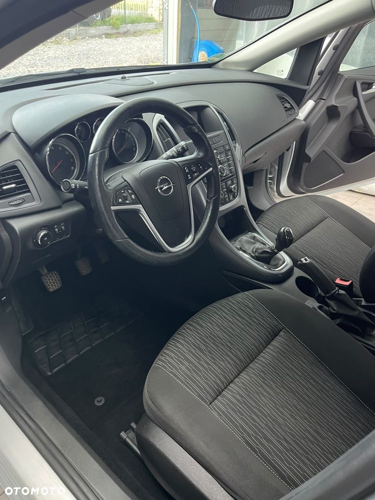 Opel Astra 1.4 Turbo Exklusiv - 23