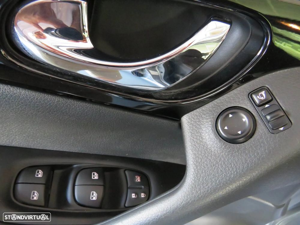 Nissan Qashqai 1.5 dCi N-Connecta J18+Led - 13
