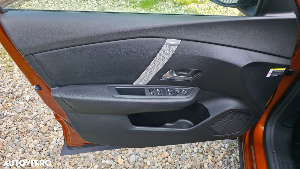 Citroën C4 PureTech 130 Stop&Start EAT8 SHINE - 18