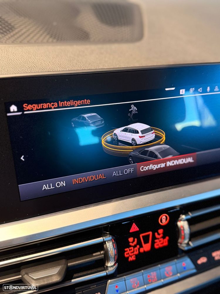 BMW 320 d Touring Pack Desportivo M Auto - 27