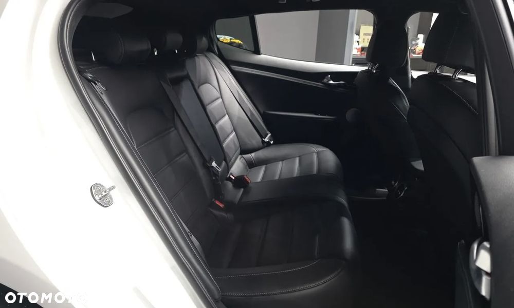 Kia Stinger - 19