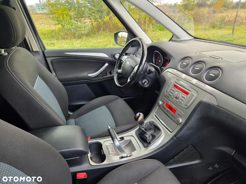 Ford Galaxy - 13