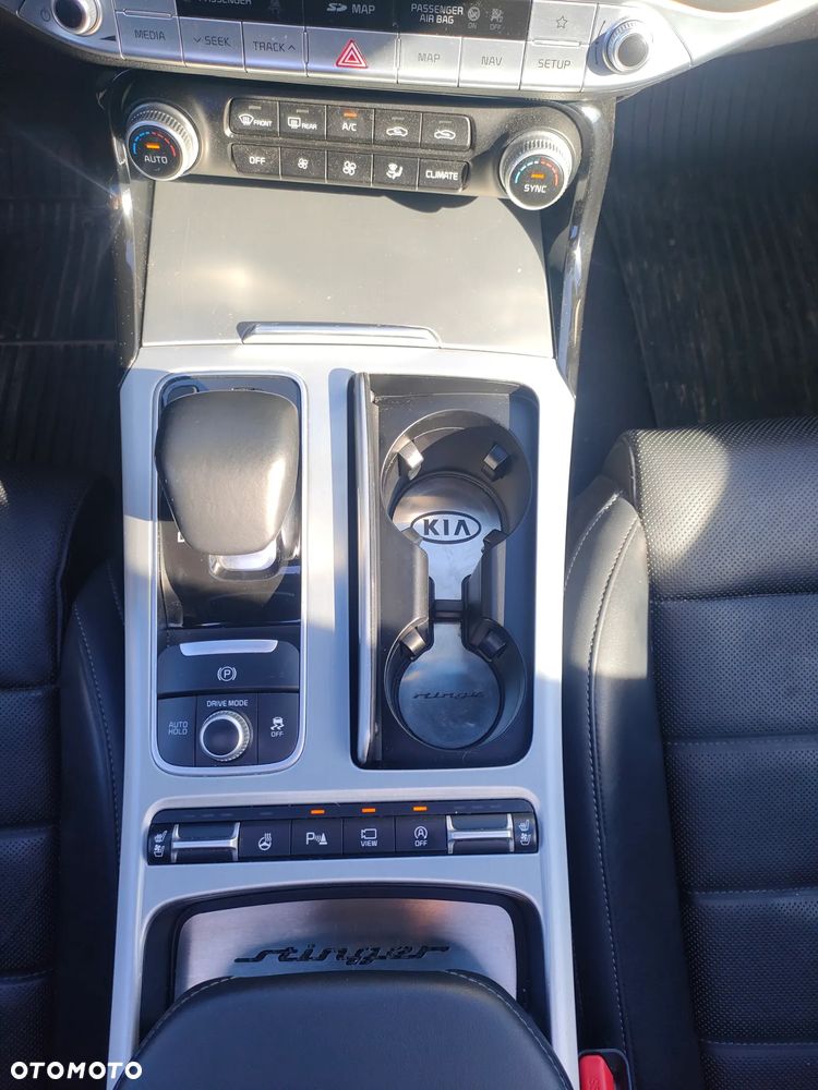 Kia Stinger - 32