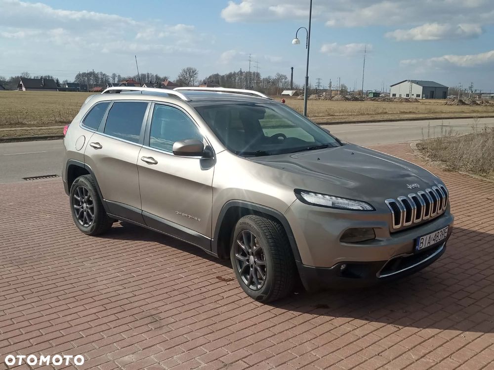 Jeep Cherokee - 25