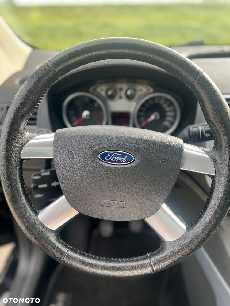 Ford Kuga 2.0 TDCi 2x4 Champions Edition - 28