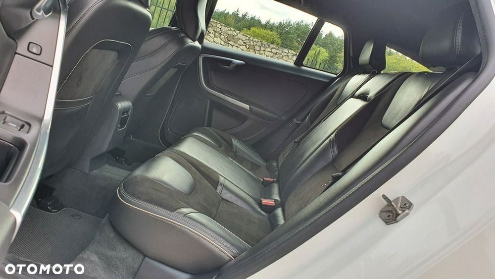 Volvo V60 D4 Geartronic R-Design - 9
