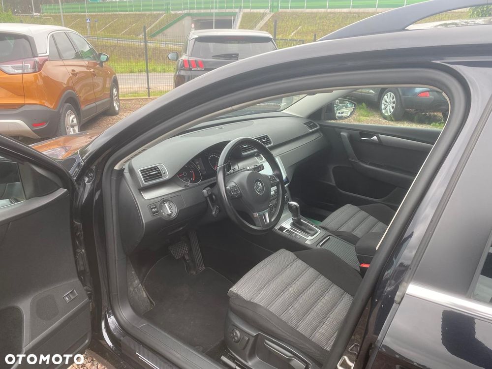 Volkswagen Passat 2.0 TDI DSG BlueMotion Technology Comfortline - 16