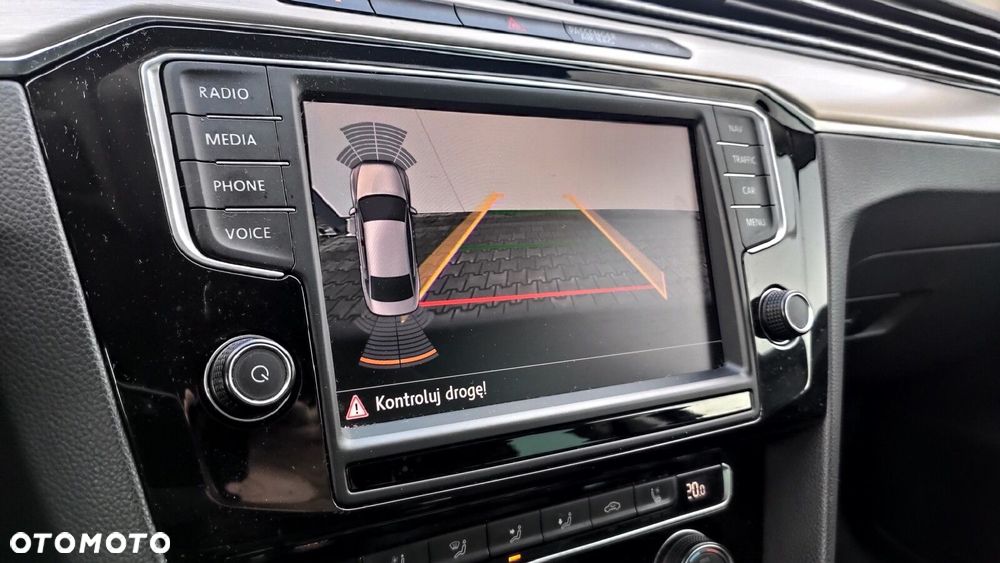 Volkswagen Passat - 17