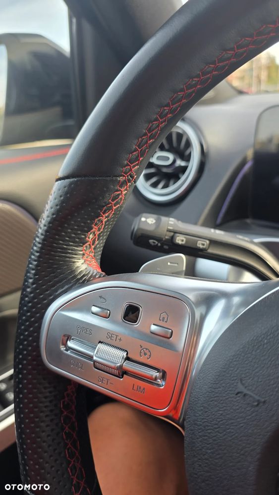Mercedes-Benz GLB 220 d 4-Matic AMG Line 8G-DCT - 25