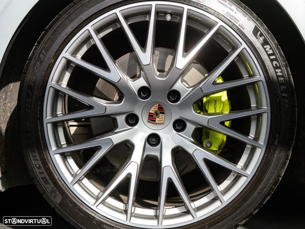 Porsche Panamera 4 E-Hybrid - 42