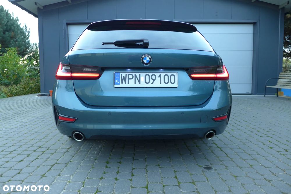 BMW Seria 3 320i Touring - 19