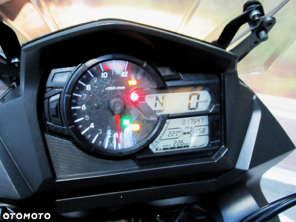 Suzuki V-STROM - 10