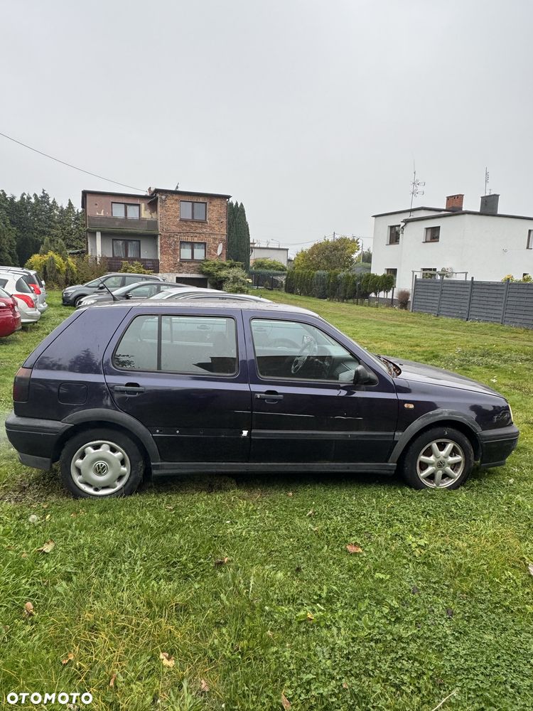 Volkswagen Golf - 3