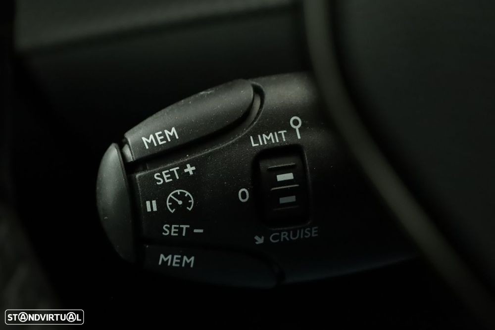Peugeot 208 1.2 PureTech Allure - 18