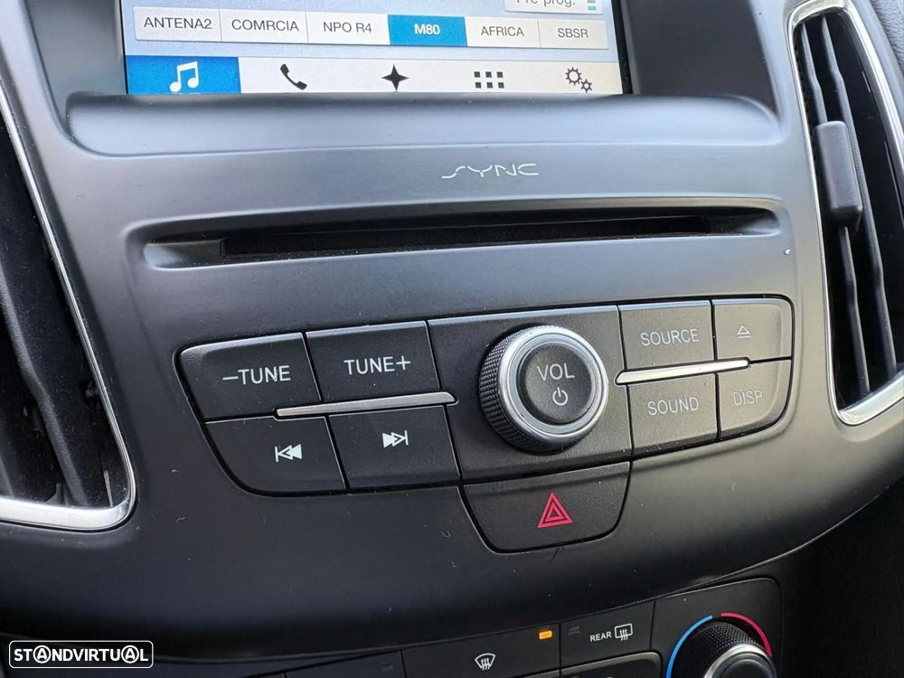 Ford Focus 1.0 EcoBoost S&S COOL&CONNECT DESIGN - 47