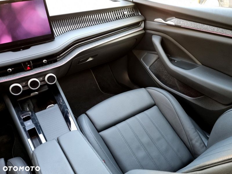 Skoda Superb 1.5 TSI L&K DSG - 17