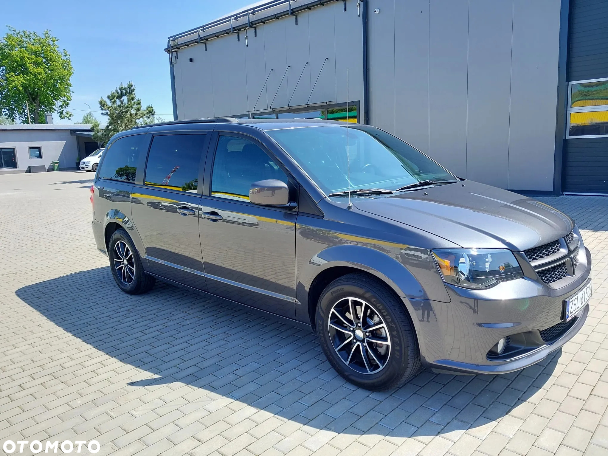 Dodge Grand Caravan - 16