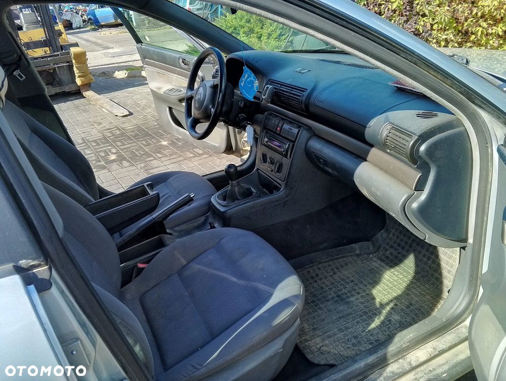 Audi A4 B5 Przed Lift (94-97.) 1.9 TDI 89KM. Silnik AHU Skrzynia DHL lakier LY7M / L5.Cały na części. GWARANCJA !!! Przód Tył Zestaw Komplet Drzwi Klapa Zderzak Błotnik Maska Grill Atrapa Szyba Pas Lampa Lusterko Boczki Fotel Kanapa Kokpit Deska Rozdzielcza Przełącznik Włącznik Sterownik Przewody Wiązka Instalacja Moduł Komputer Czujnik Listwa Pompa Alternator Wtryski Głowica Rozrusznik Kompresor Sprzęgło Dwumas Silnik Skrzynia ABS Klimatyzacji Paliwa Wspomagania Kolektor Turbina Przepustnica Zawór Chłodnica Koło Hak Belka Sanki Zawieszenie Mcpherson Półoś Amortyzator Wydech Tłumik Zacisk Most - 14