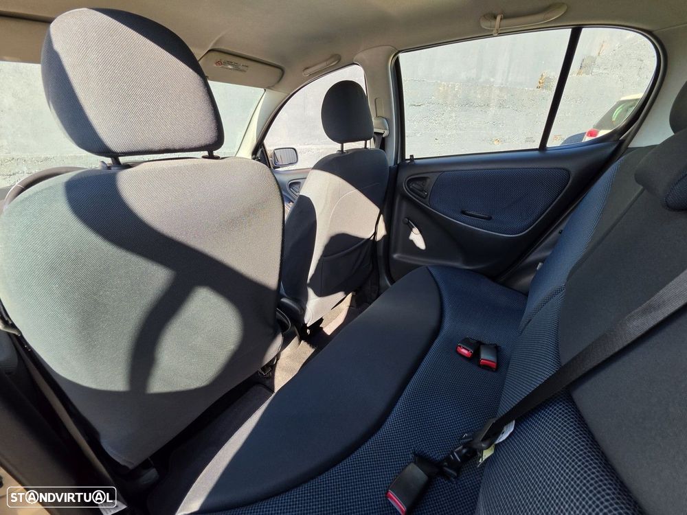 Toyota Yaris 1.0 Terra AC - 17