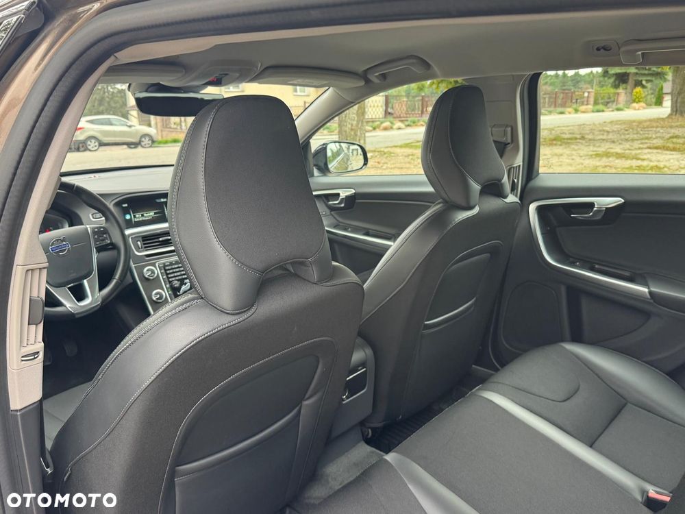 Volvo V60 Cross Country D3 Drive-E Momentum - 28