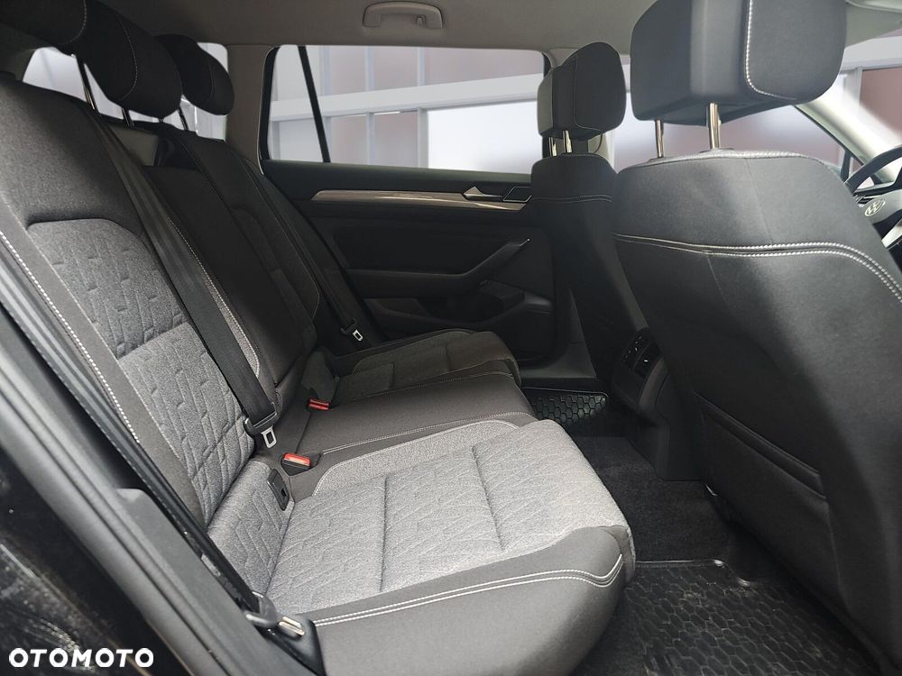 Volkswagen Passat Variant 1.5 TSI EVO Business DSG - 11