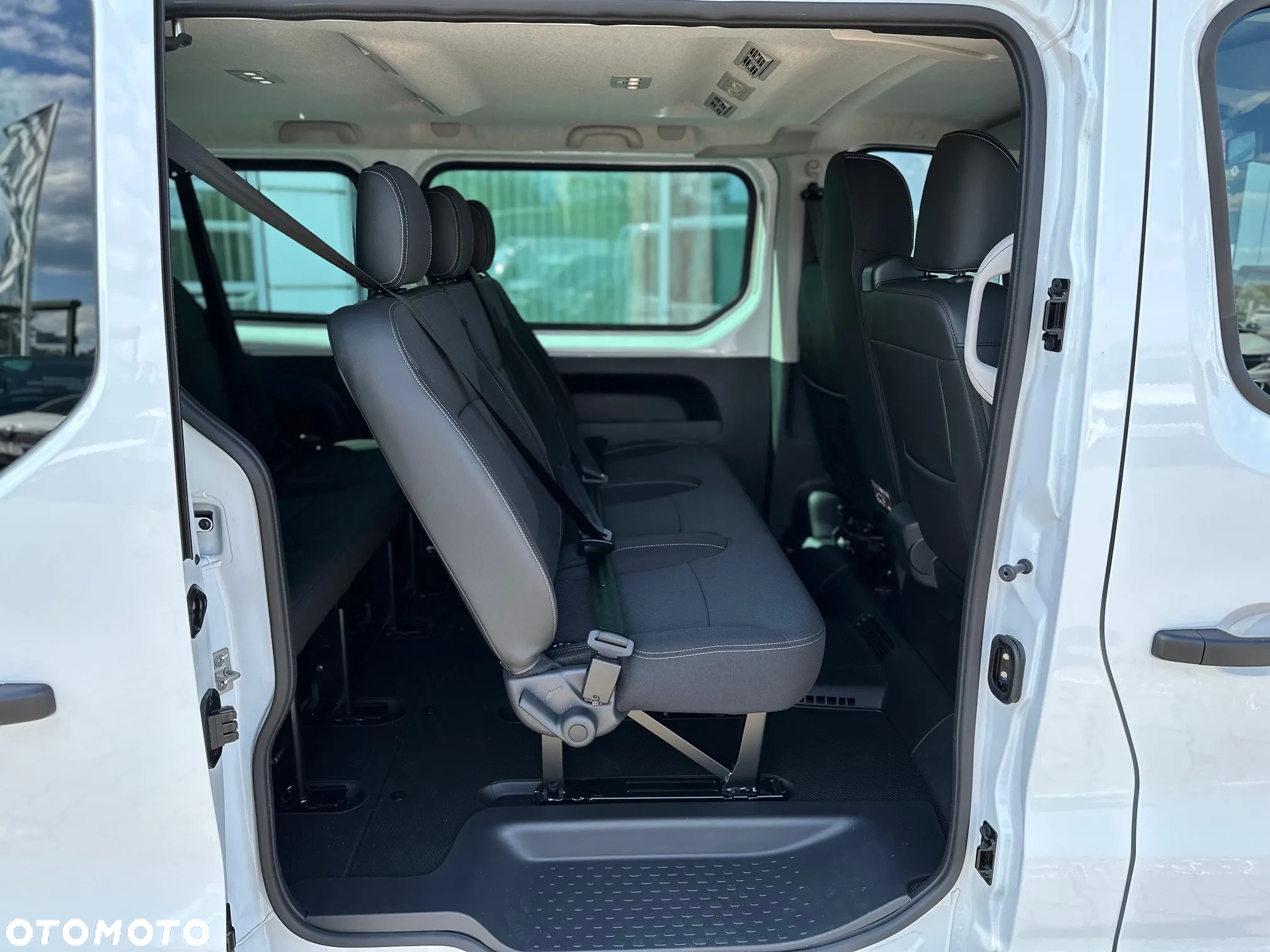 Renault Trafic Kombi 2.0 Blue dCi L2 Equilibre EDC - 4