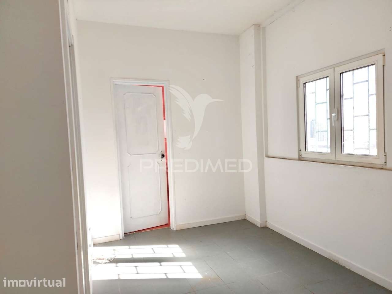Loja Transformada em Apartamento T1 - Grande imagem: 2/12