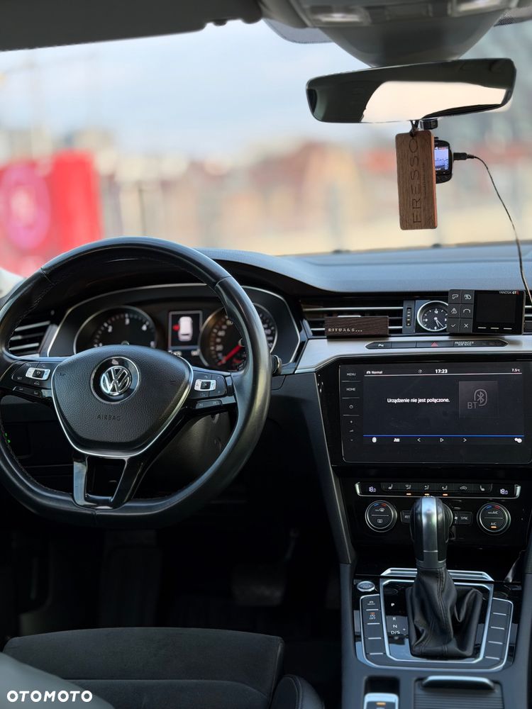Volkswagen Passat - 8
