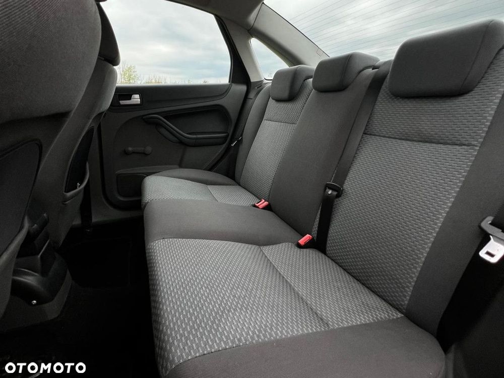 Ford Focus 1.6 Ambiente - 30