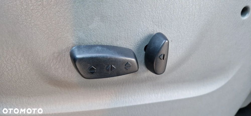 Chrysler Grand Voyager 2.8 CRD Automatik Limited - 19