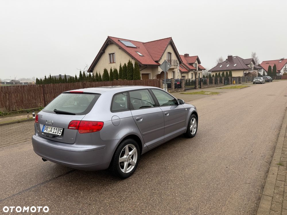 Audi A3 Sportback 1.6 FSI Ambiente - 3
