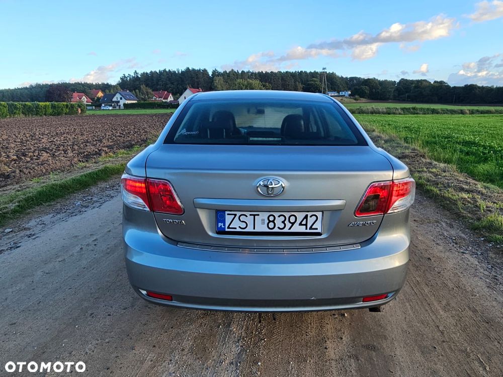 Toyota Avensis - 2